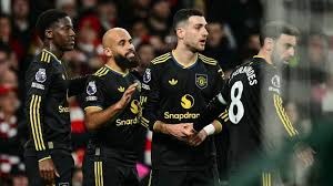 点赞，国足球迷在比赛后主动清理现场垃圾